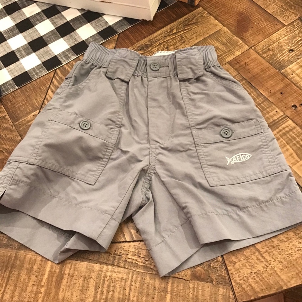 Youth boys Aftco fishing shorts. Size 22. Like New